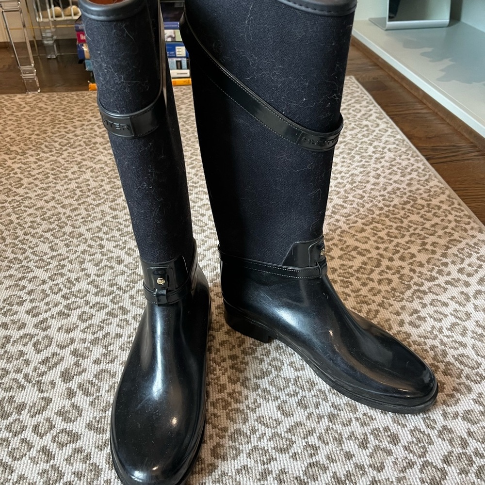 Black Hunter Riding Boots. Size 9 (fits an 8.5)